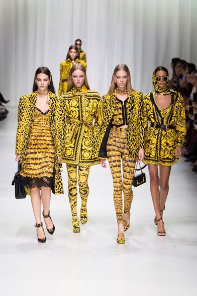 canzone sfilata versace|SPRING.